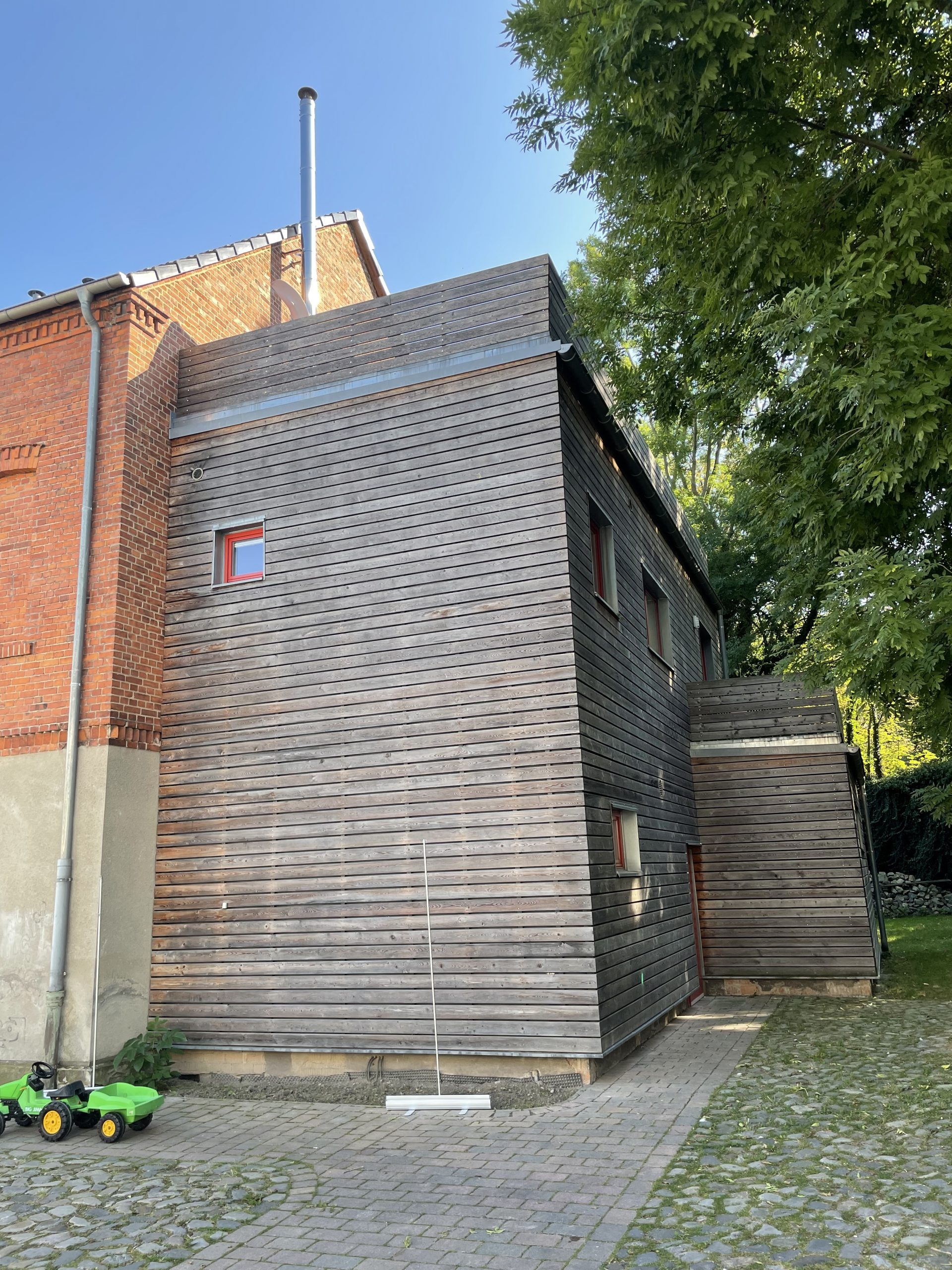 Büro- und Wohnhaus in Otterleben, Holzfassade